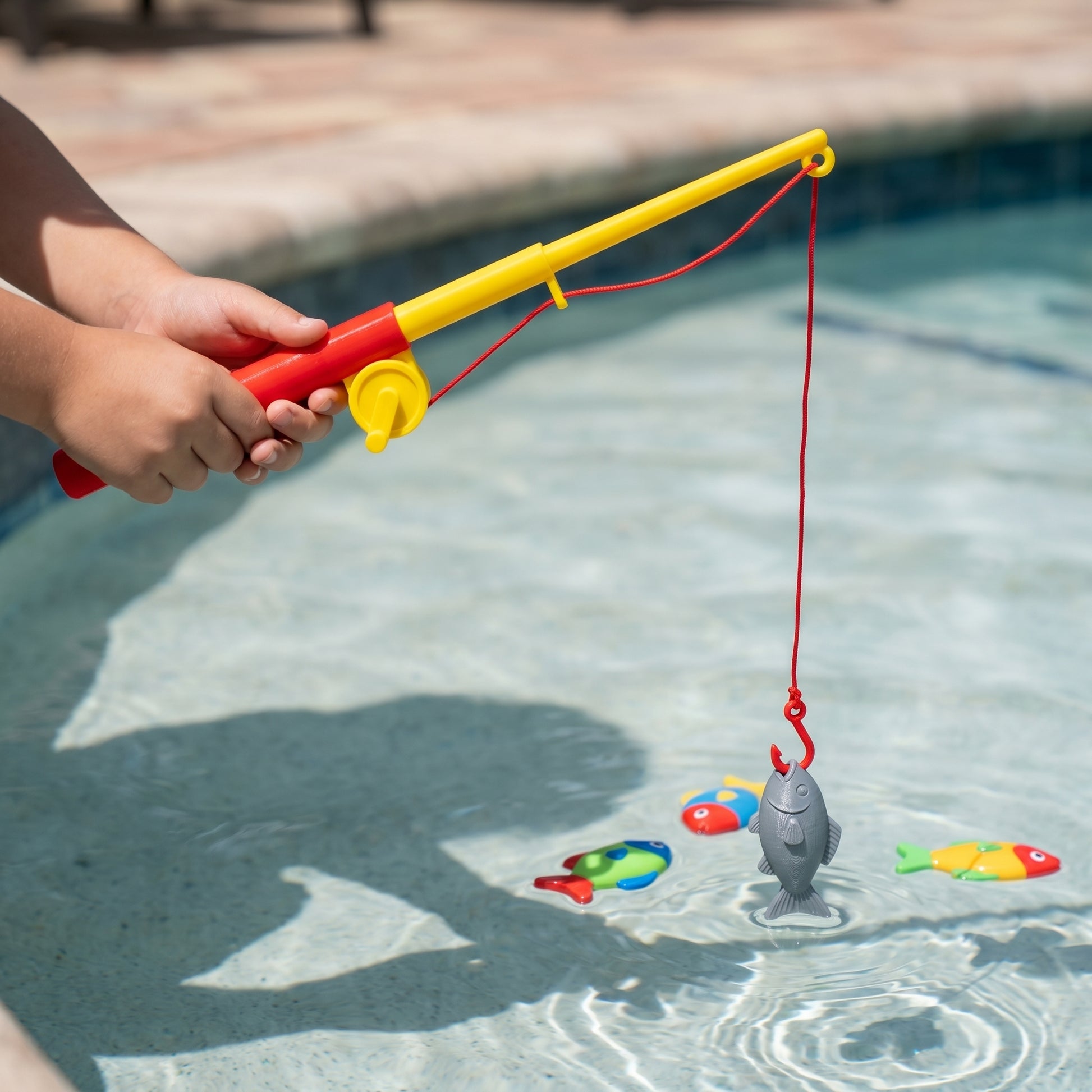 Juego de Pesca para Piscina en uso