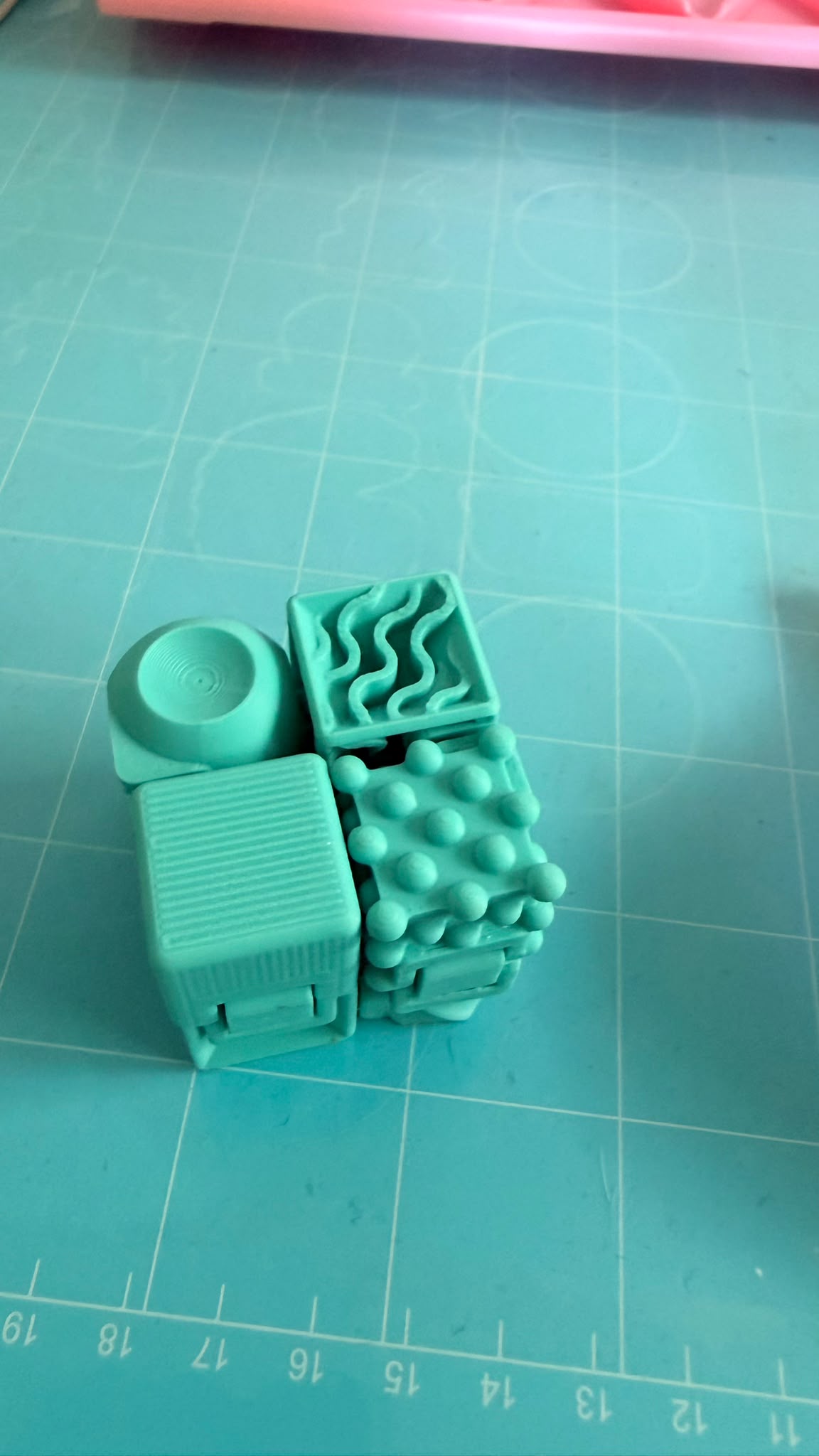 Cubo sensorial Totesti, fotografía real