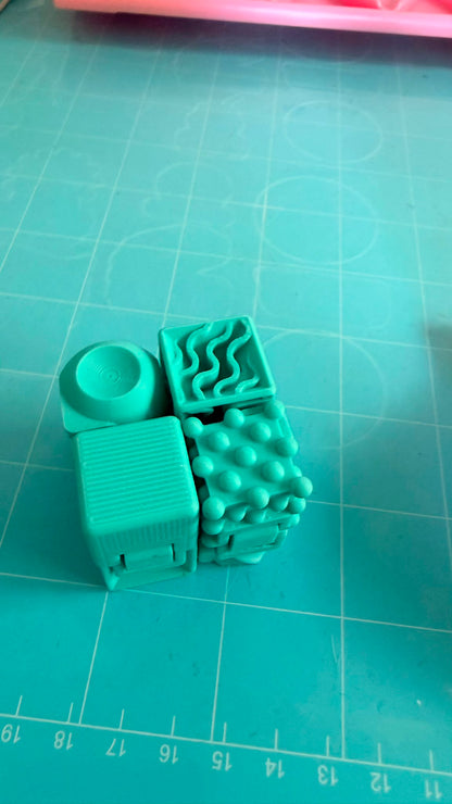 Cubo sensorial Totesti, fotografía real