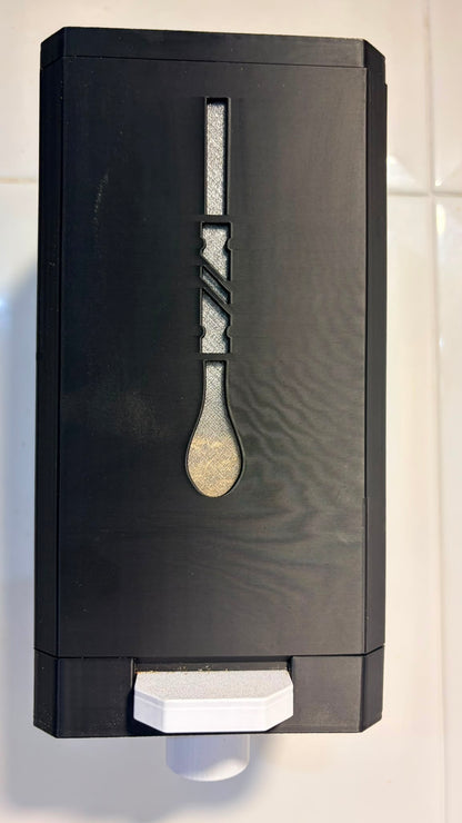 Detalle frontal del dispenser de yerba Totesti