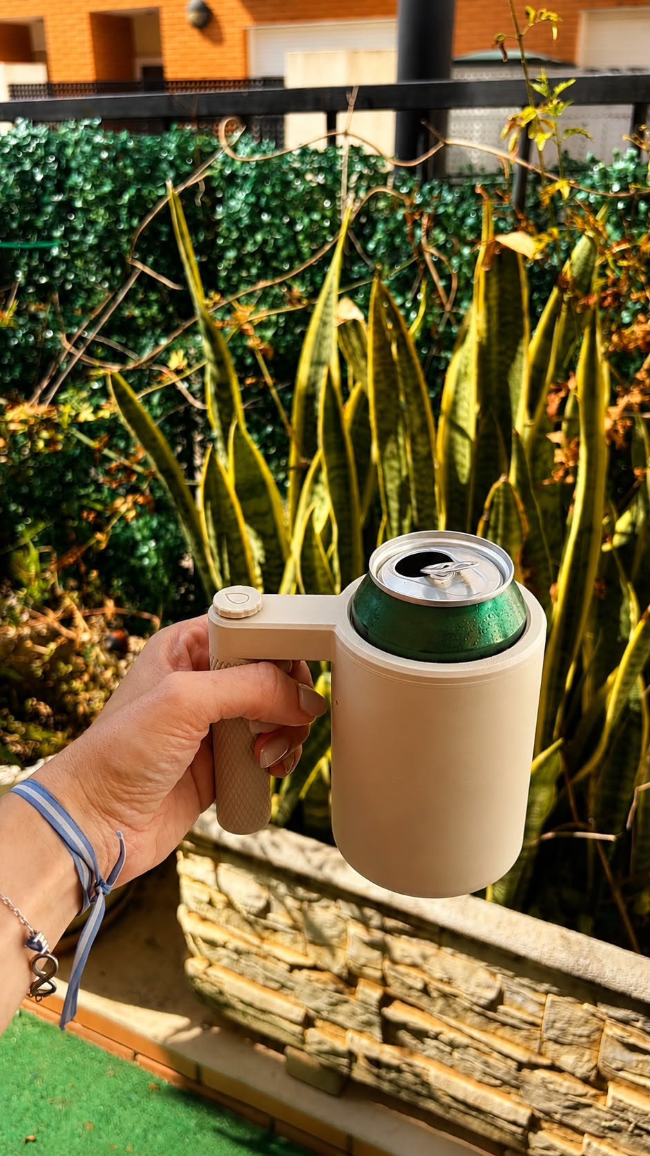 Freeze Holder Totesti color beige con lata en exterior