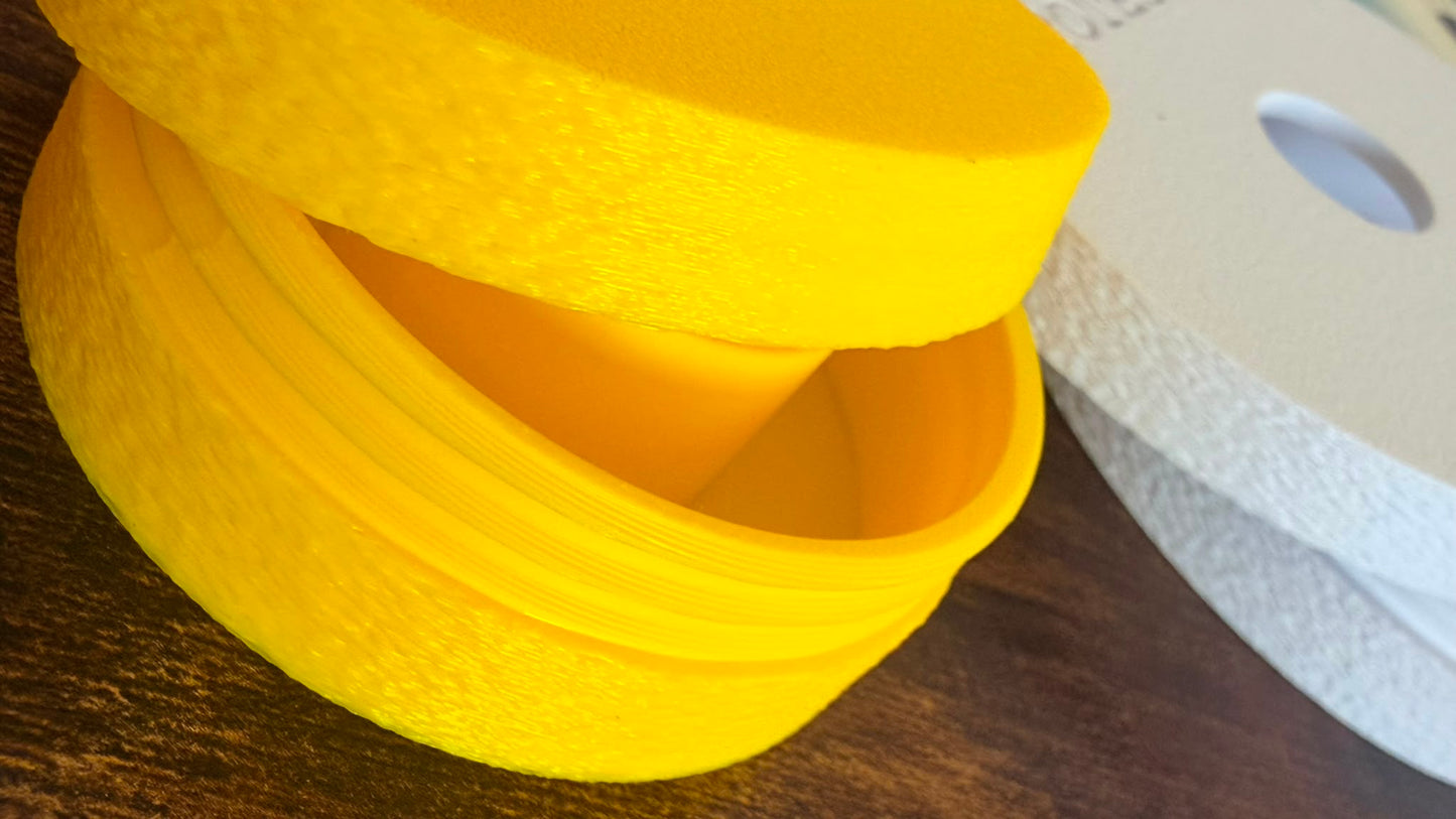 Detalle del cierre a rosca del tejo Totesti Pro amarillo